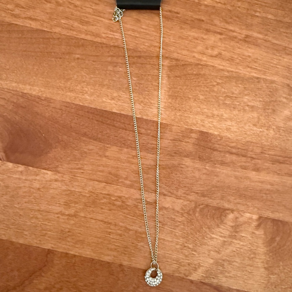 Paparazzi Silver Necklace with Crystal Stone Round Pendant New With Tag 9” - Picture 2 of 5